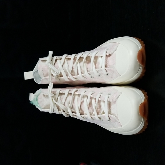 New Pink Converse Ladies 12 - Picture 4 of 10